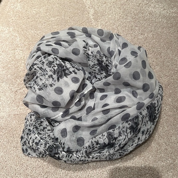 Scarf - Picture 1 of 1